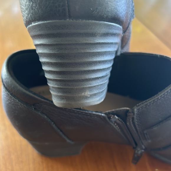 Collection by Clarks:Black short boots with side zipper, buckled strap detail - Picture 5 of 8